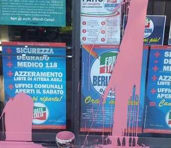05.21 sede campi imbrattata